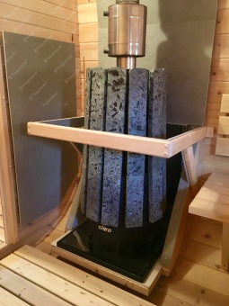 дровяная печь в квадратной бане бочке